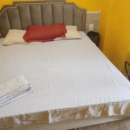 One Room With A Shared Bathroom Chisinau Exterior photo